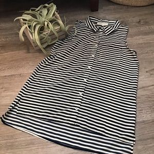 Olive & Oak Striped Sleeveless Blouse